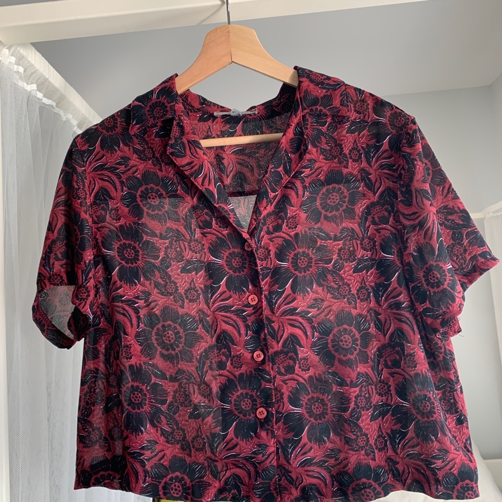 Hawaiian Style button Crop